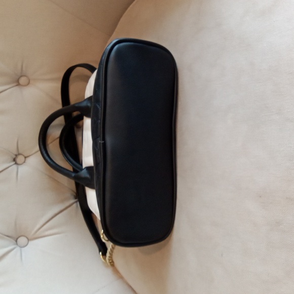 Gorgeous EUC Love by Betsy Johnson Crossbody - Picture 6 of 9